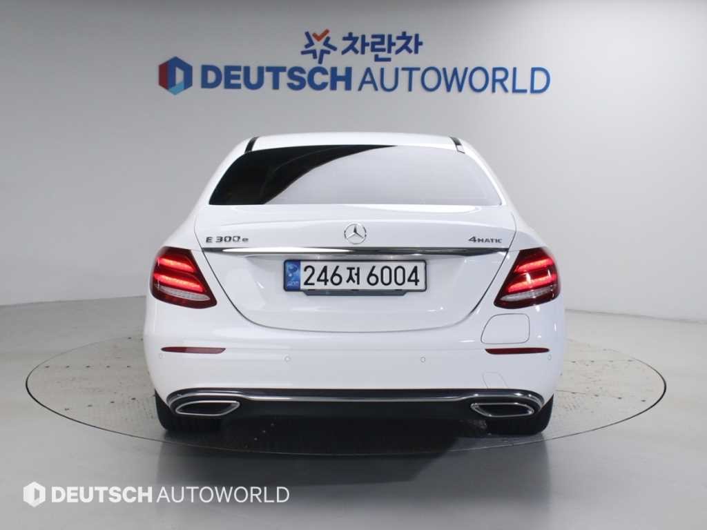 벤츠 E 클래스 E-클래스 W213 E300e 4MATIC 익스클루시브 이미지 4