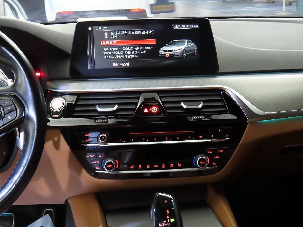 BMW 5시리즈 5시리즈 (G30) 530i xDrive M 스포츠 이미지 11