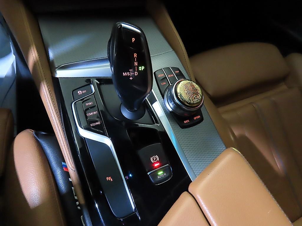 BMW 5시리즈 5시리즈 (G30) 530i xDrive M 스포츠 이미지 12