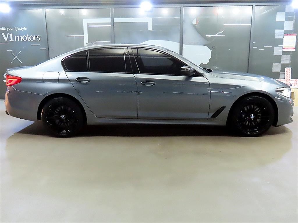 BMW 5시리즈 5시리즈 (G30) 530i xDrive M 스포츠 이미지 3