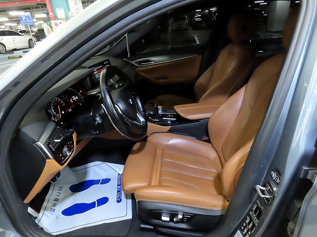 BMW 5시리즈 5시리즈 (G30) 530i xDrive M 스포츠 이미지 6