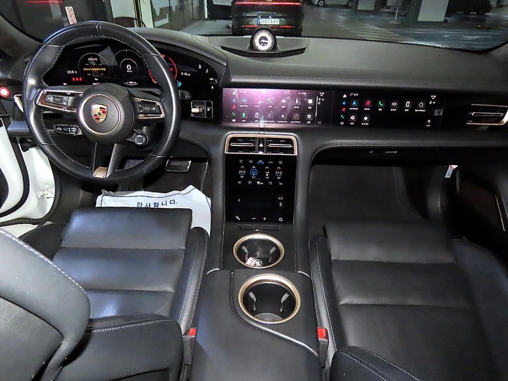 포르쉐 타이칸 터보 이미지 10