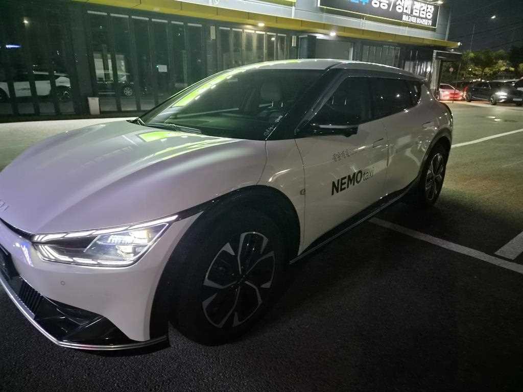 기아 EV6 롱레인지 AWD 어스 이미지 3