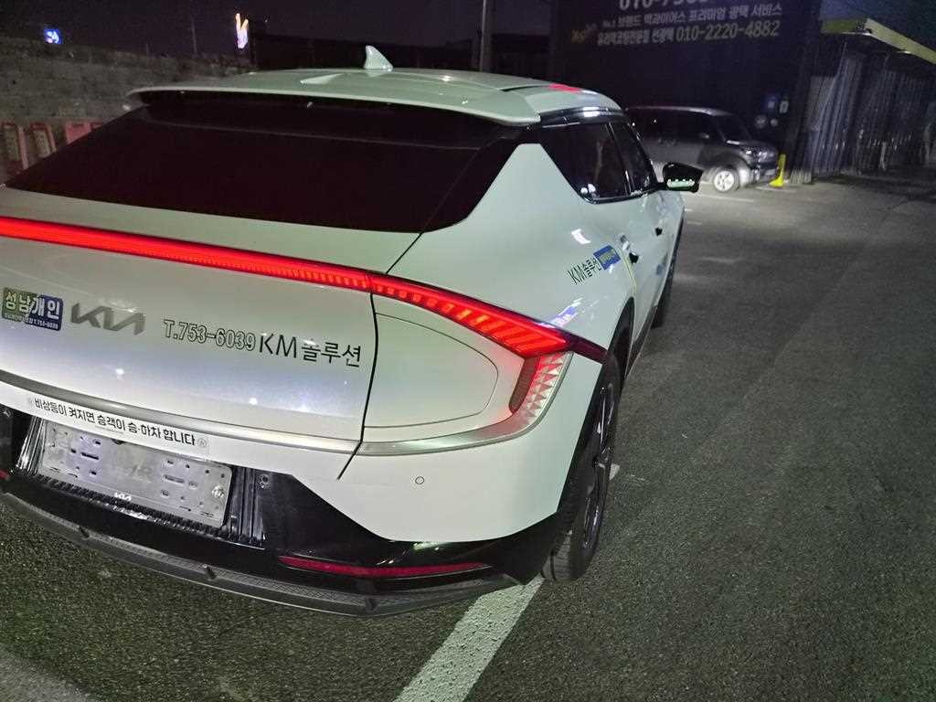 기아 EV6 롱레인지 AWD 어스 이미지 5