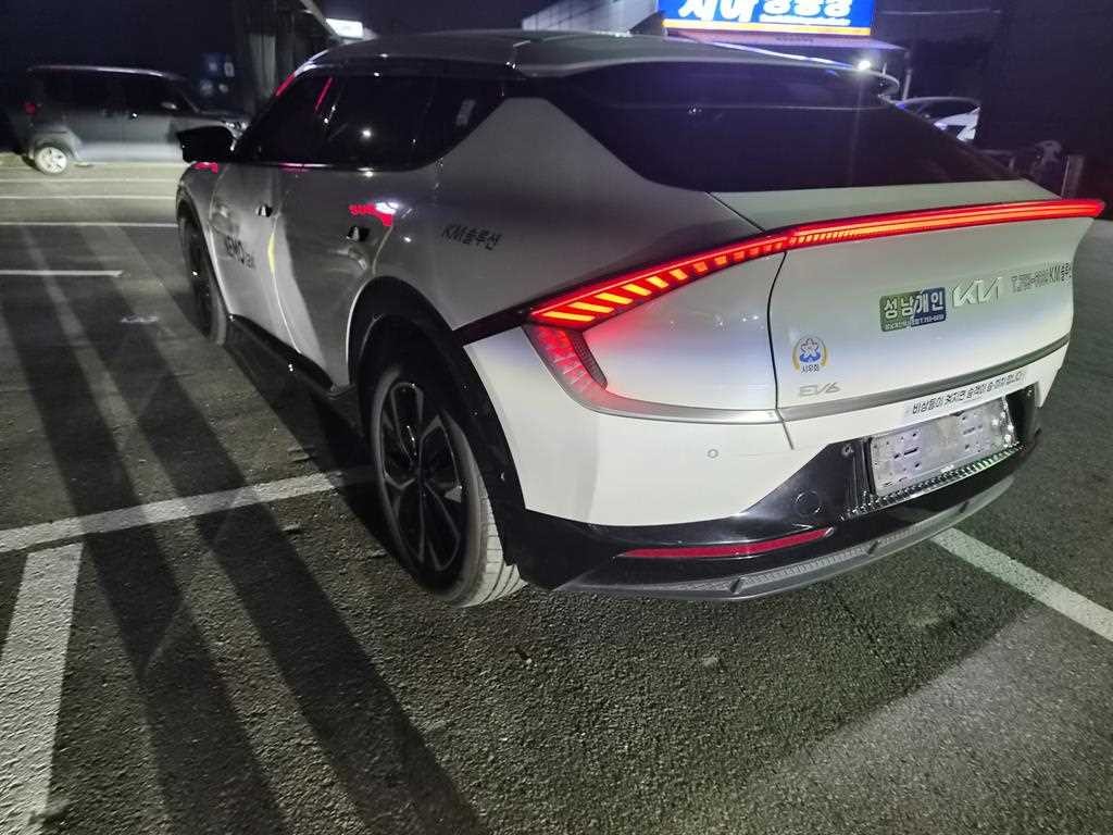 기아 EV6 롱레인지 AWD 어스 이미지 6