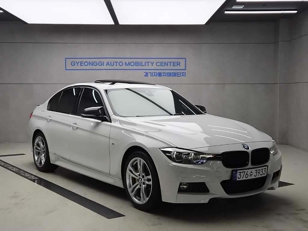 BMW 3시리즈 3시리즈 (F30) 320d M 스포츠 이미지 1