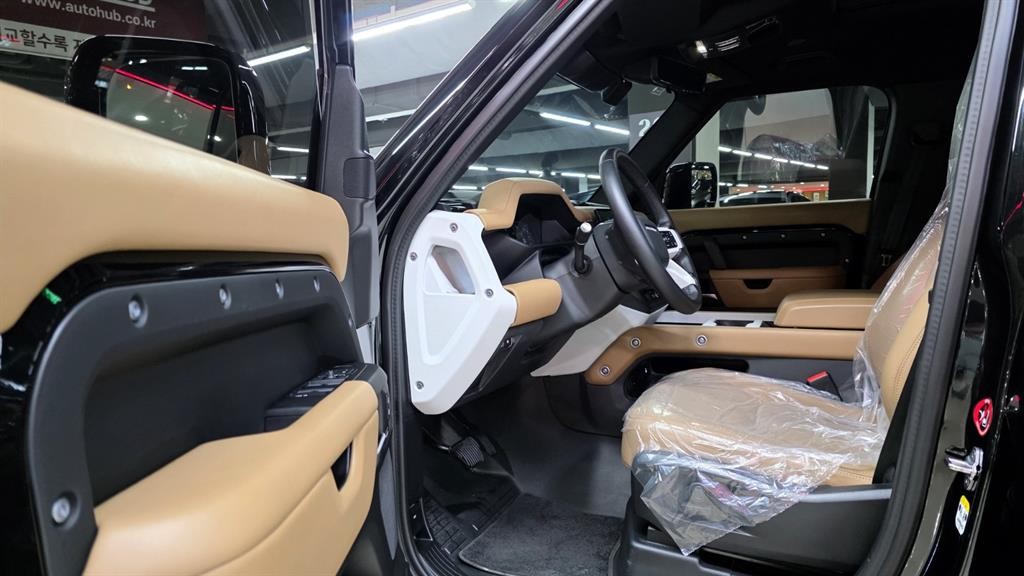 랜드로버 디펜더 디펜더 (L663) 110 D300 X-다이나믹 HSE 이미지 12