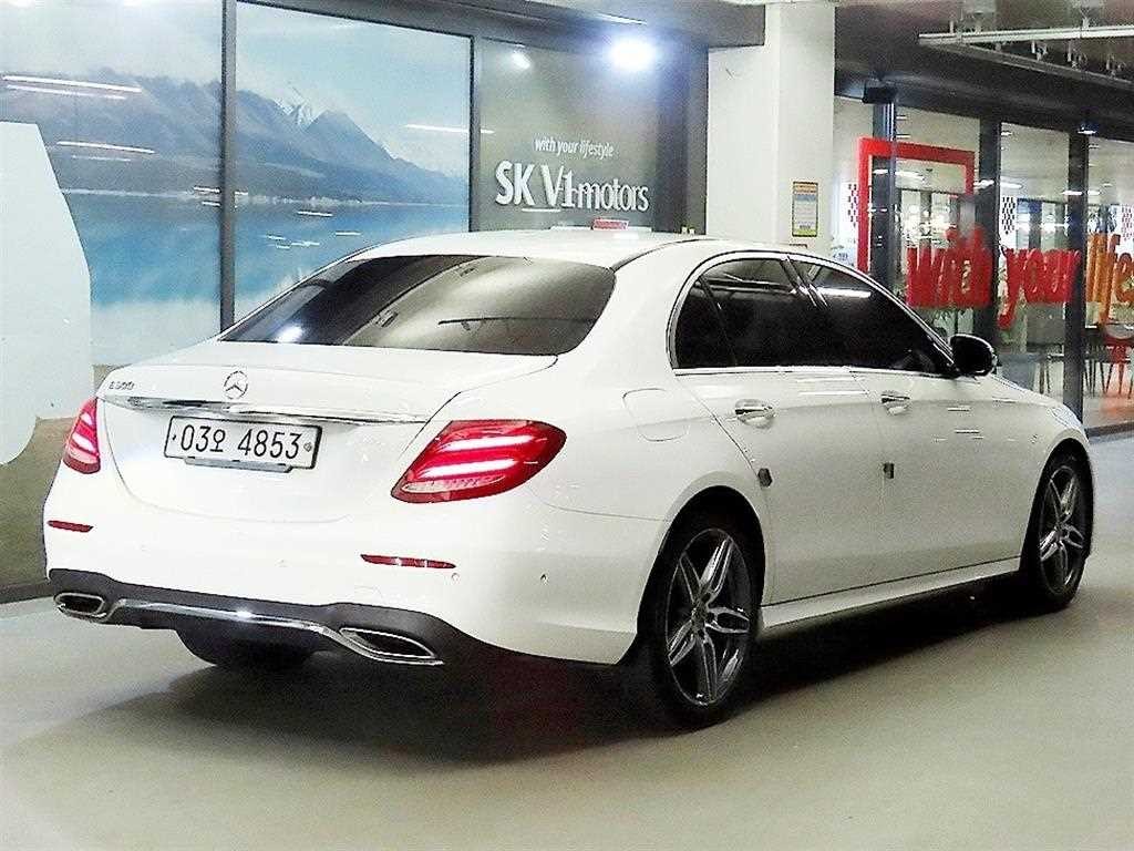 벤츠 E 클래스 E-클래스 W213 E300 AMG LINE 이미지 4