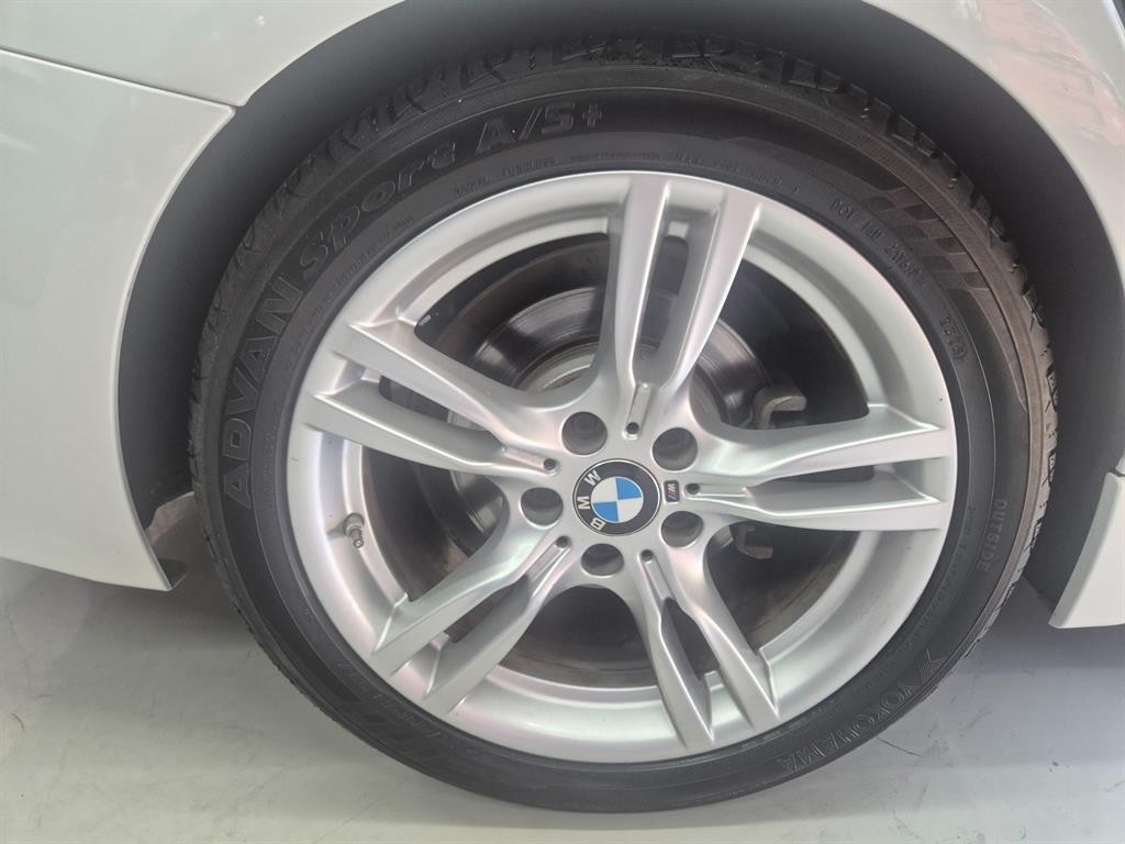 BMW 3시리즈 3시리즈 (F30) 330i M 스포츠 쉐도우 이미지 19