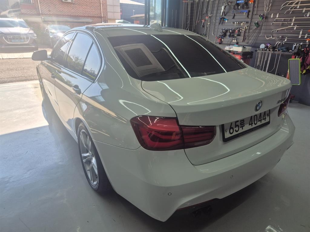 BMW 3시리즈 3시리즈 (F30) 330i M 스포츠 쉐도우 이미지 4