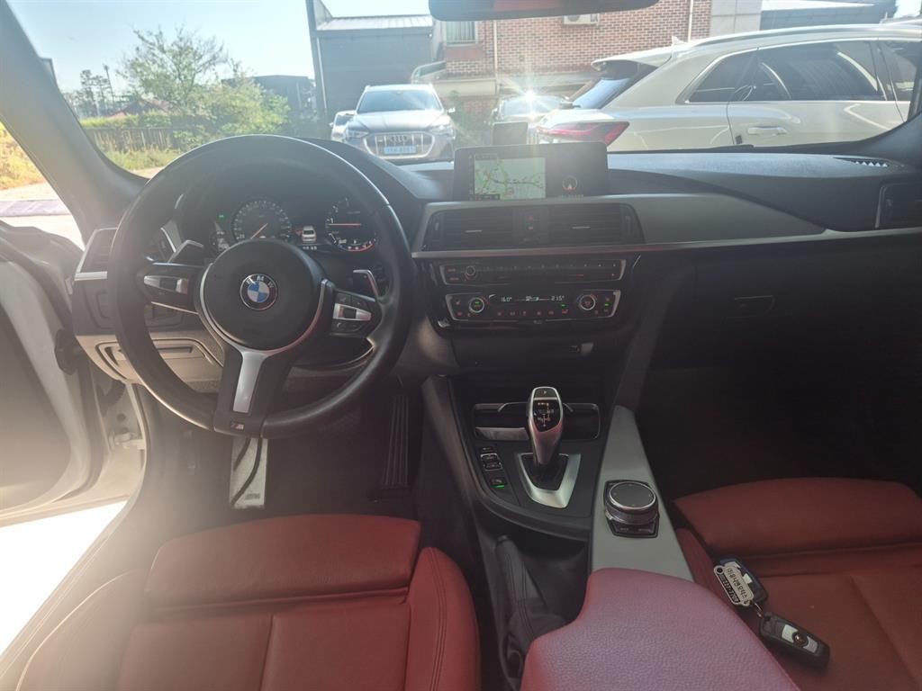 BMW 3시리즈 3시리즈 (F30) 330i M 스포츠 쉐도우 이미지 8