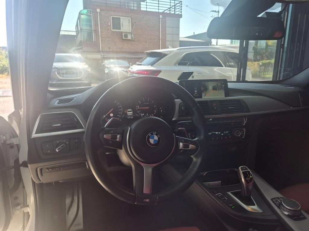 BMW 3시리즈 3시리즈 (F30) 330i M 스포츠 쉐도우 이미지 9