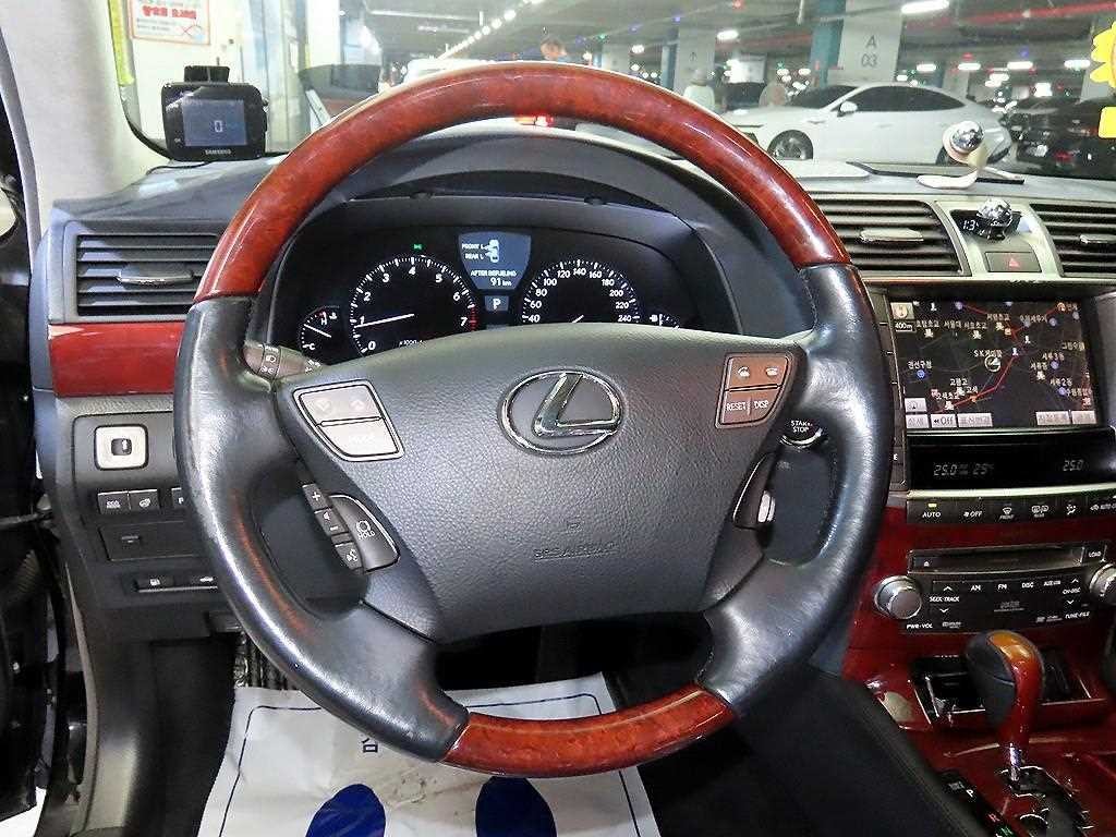 렉서스 LS LS460 AWD 이미지 8