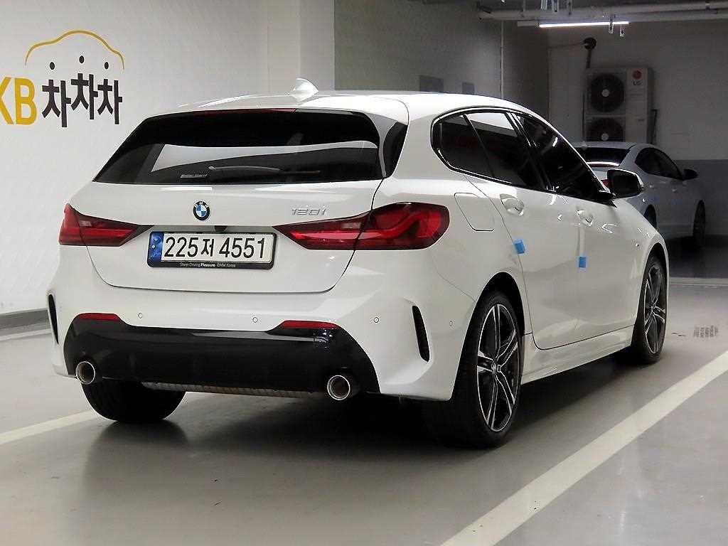 BMW 1시리즈 1시리즈 (F40) 120i M 스포츠 이미지 4