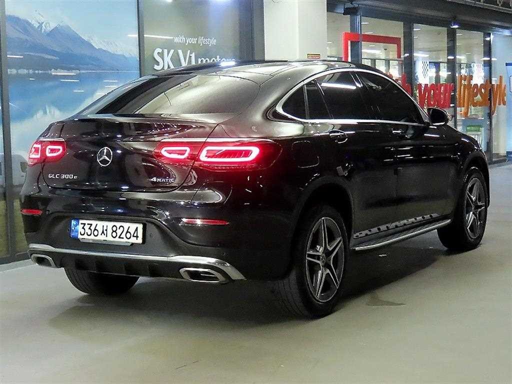 벤츠 GLC 클래스 GLC클래스 X253 GLC 300 e 4MATIC 쿠페 이미지 4