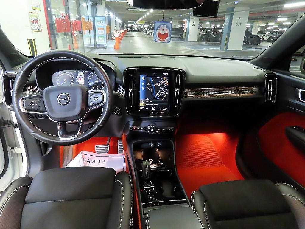 볼보 XC40 B4 AWD R-디자인 이미지 10