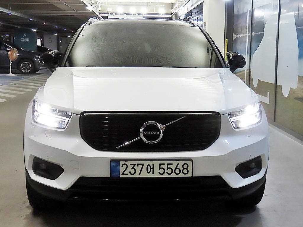 볼보 XC40 B4 AWD R-디자인 이미지 2