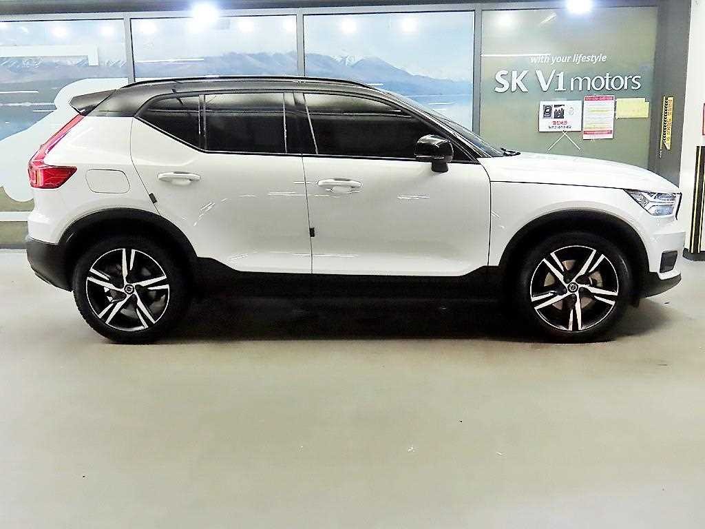 볼보 XC40 B4 AWD R-디자인 이미지 3