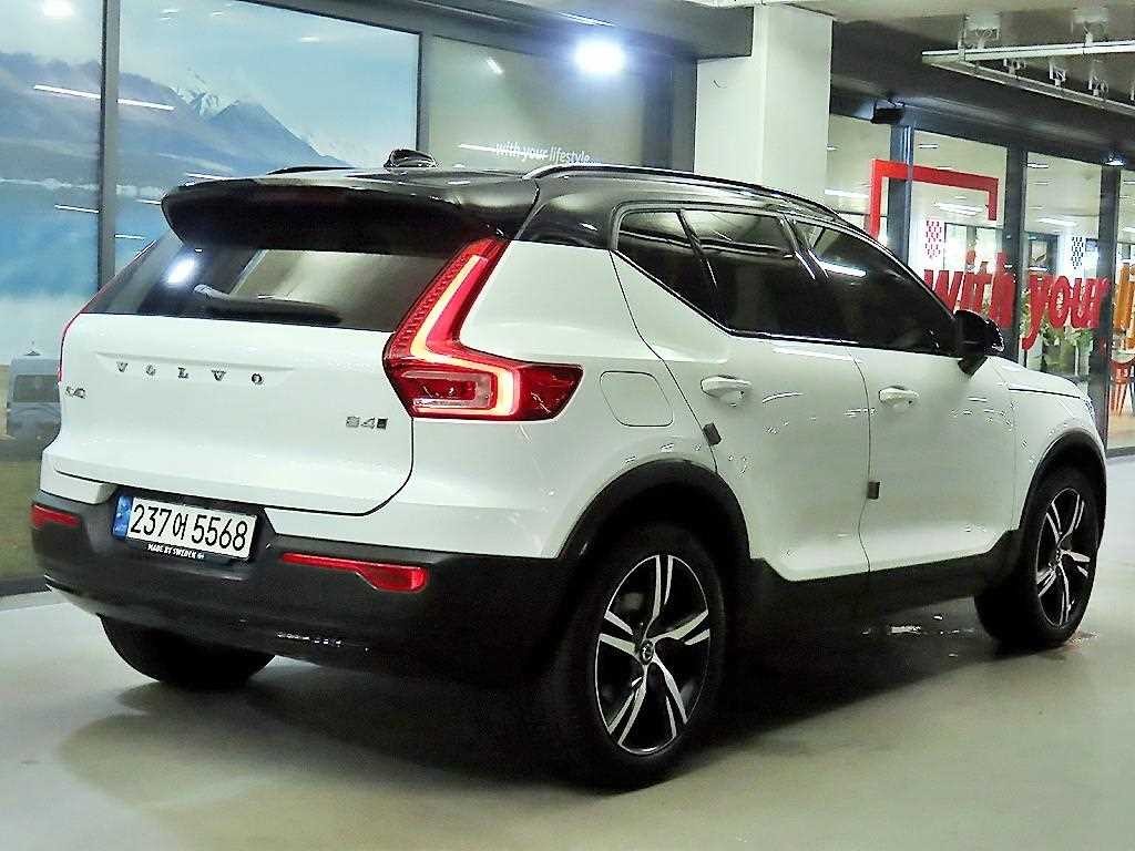 볼보 XC40 B4 AWD R-디자인 이미지 4