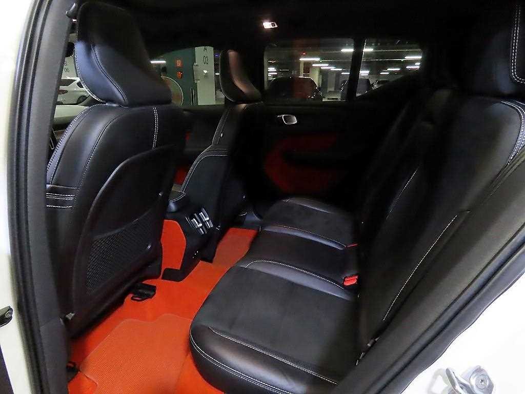 볼보 XC40 B4 AWD R-디자인 이미지 7