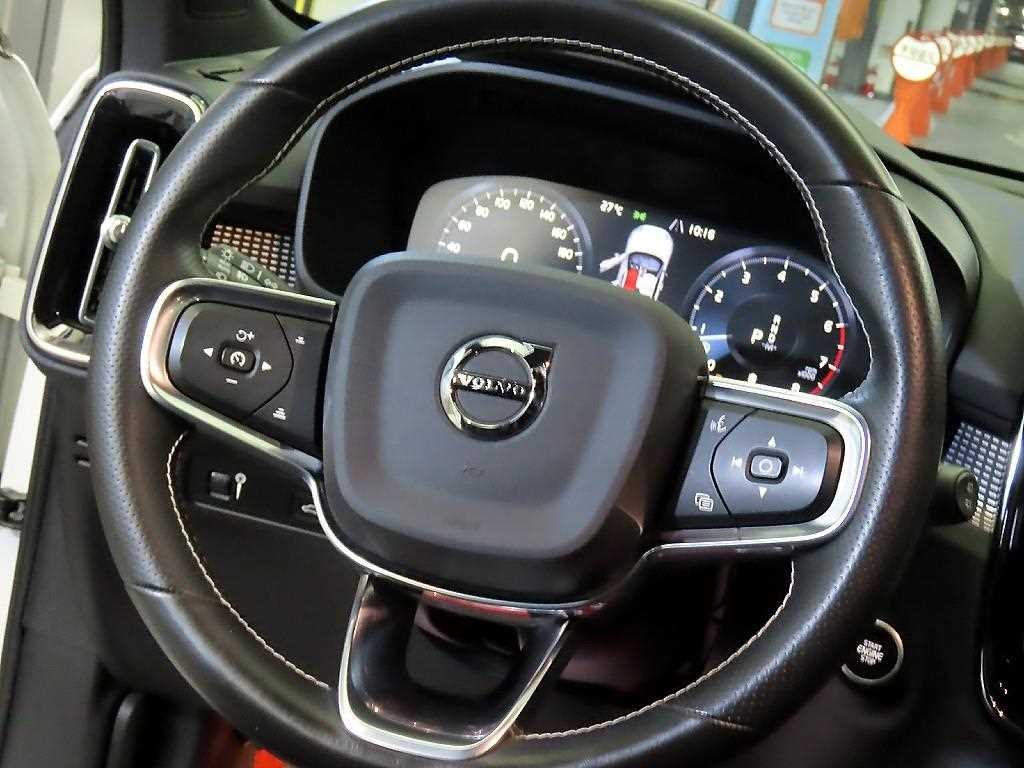 볼보 XC40 B4 AWD R-디자인 이미지 8