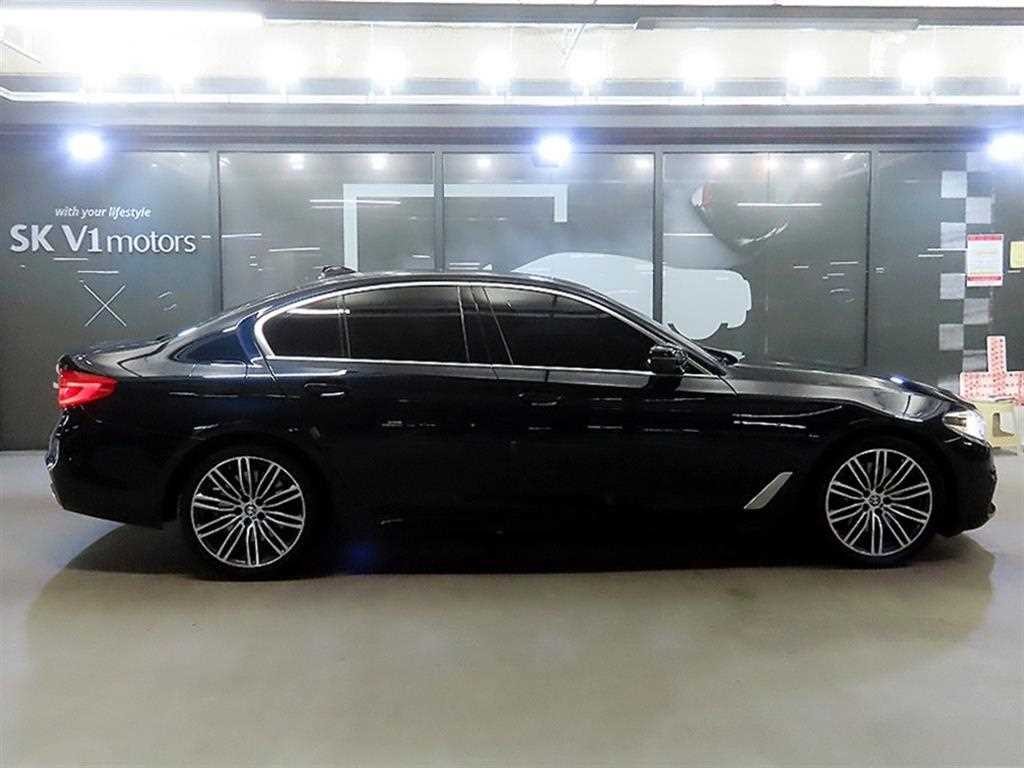 BMW 5시리즈 5시리즈 (G30) 530i M 스포츠 플러스 이미지 3