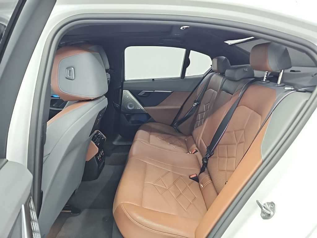 BMW i5 M60 xDrive 이미지 12
