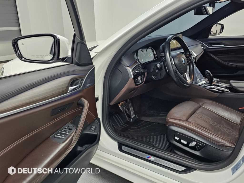 BMW 5시리즈 5시리즈 (G30) 520d xDrive M 스포츠 플러스 이미지 11
