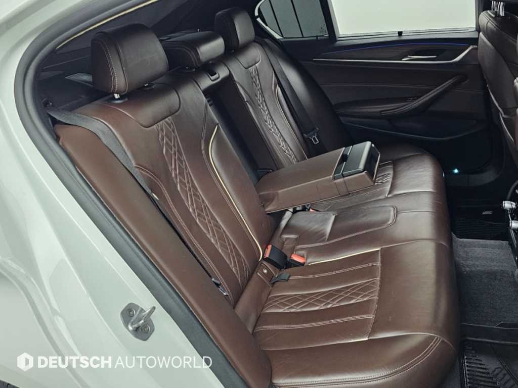 BMW 5시리즈 5시리즈 (G30) 520d xDrive M 스포츠 플러스 이미지 12