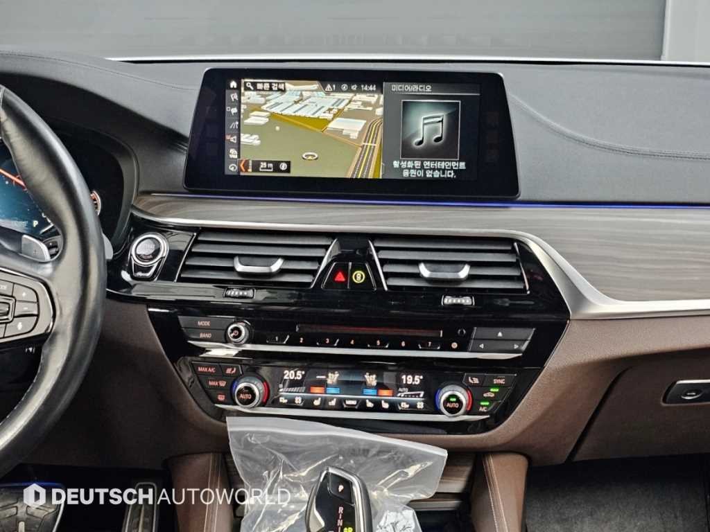 BMW 5시리즈 5시리즈 (G30) 520d xDrive M 스포츠 플러스 이미지 14