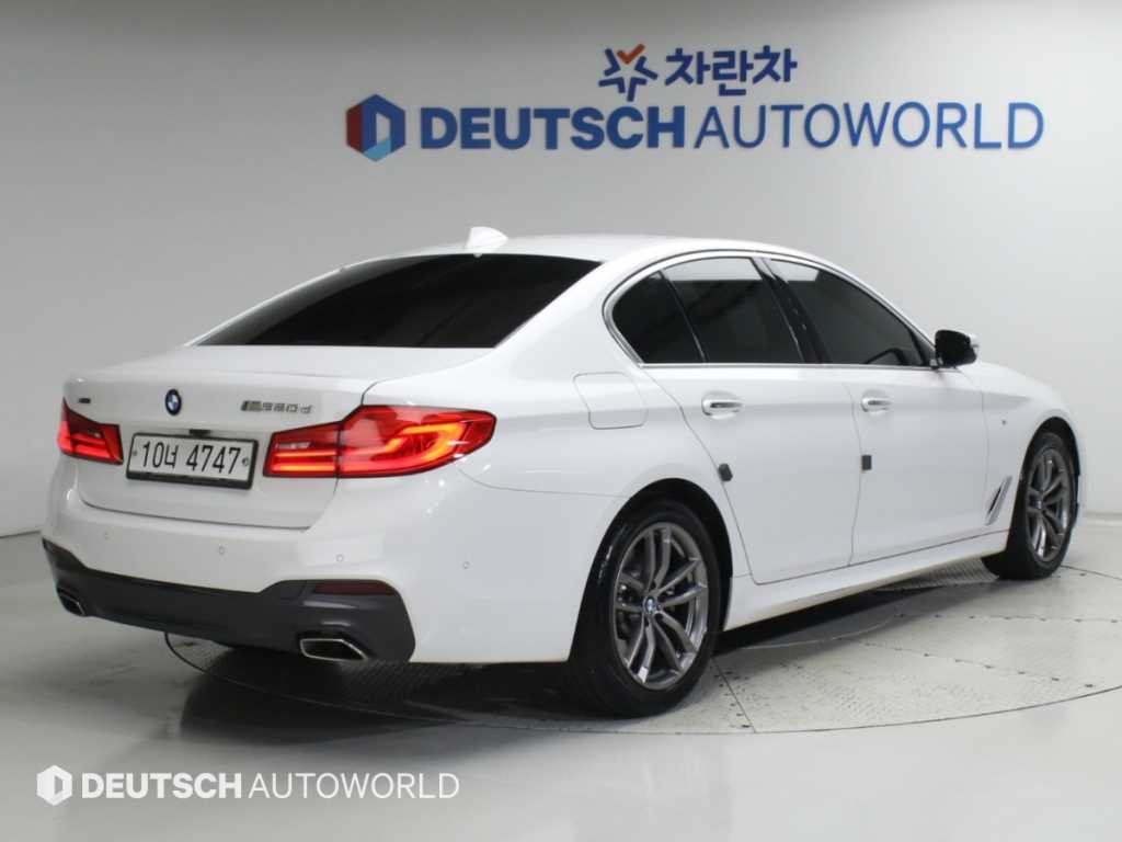 BMW 5시리즈 5시리즈 (G30) 520d xDrive M 스포츠 플러스 이미지 2