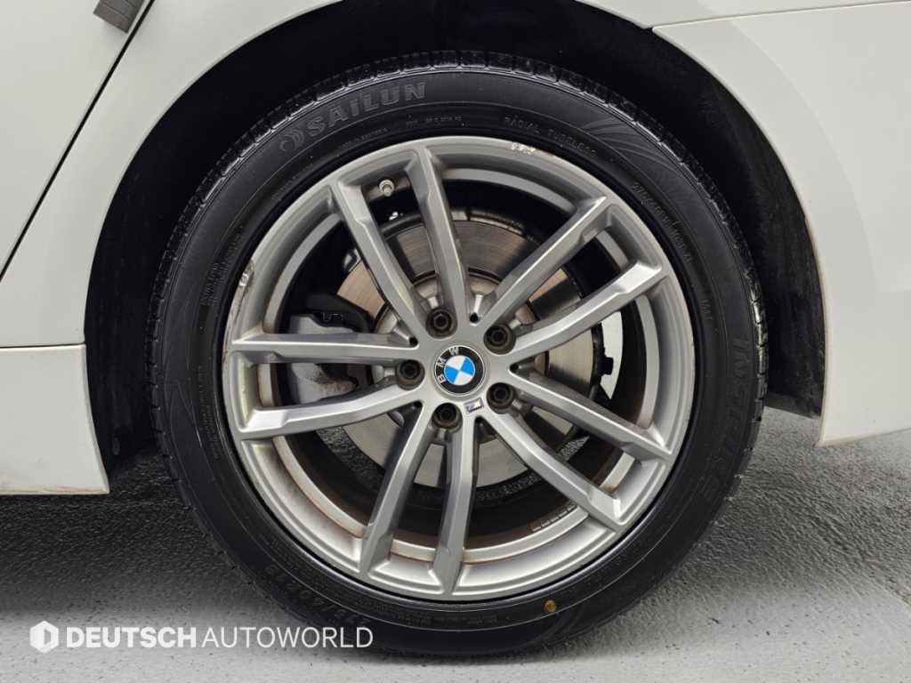 BMW 5시리즈 5시리즈 (G30) 520d xDrive M 스포츠 플러스 이미지 5