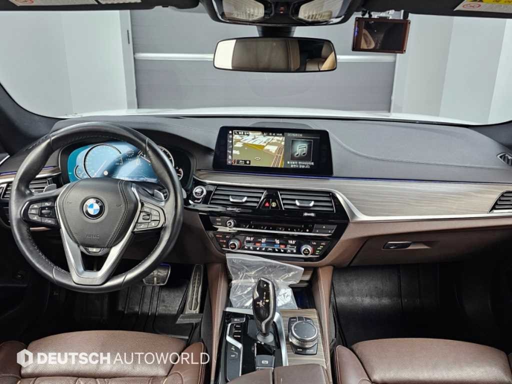 BMW 5시리즈 5시리즈 (G30) 520d xDrive M 스포츠 플러스 이미지 7
