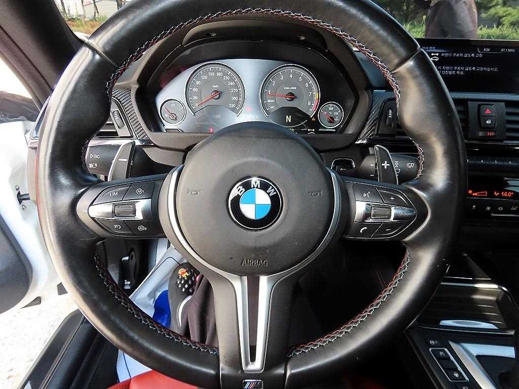 BMW 4시리즈 M4 (F82) 쿠페 이미지 8