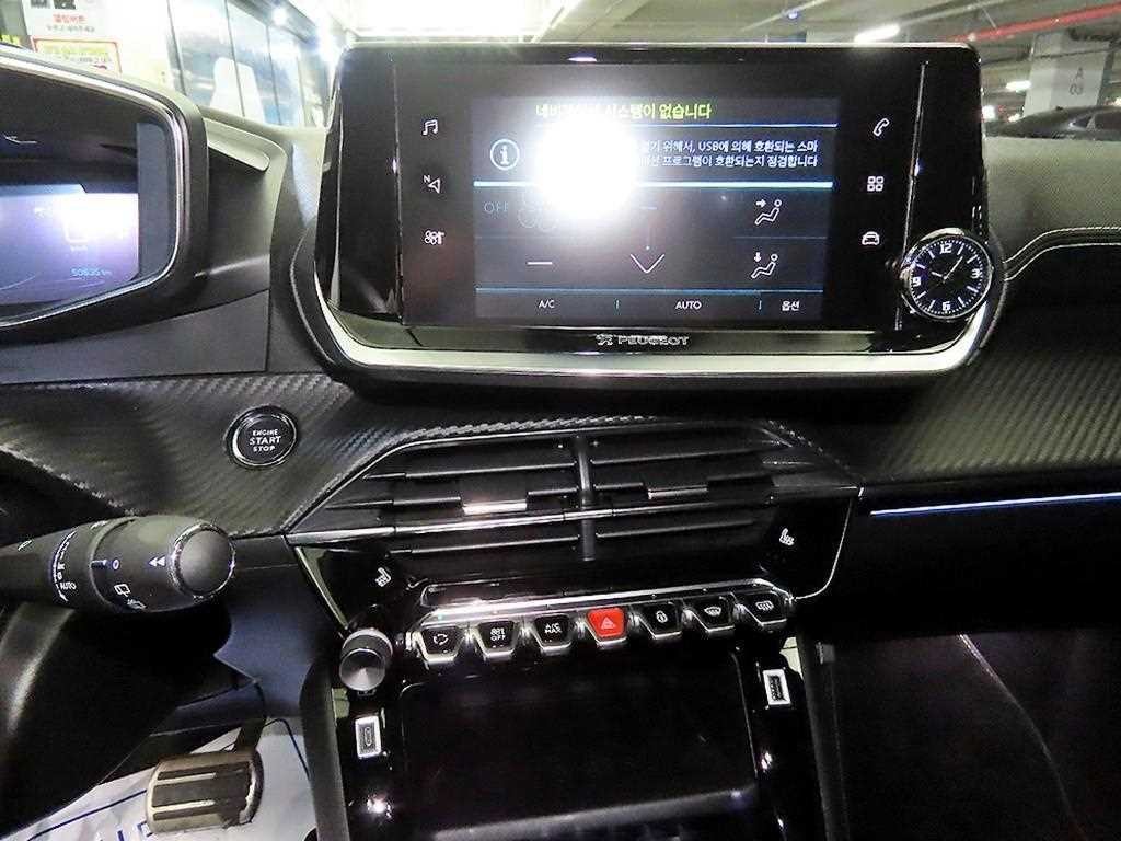 푸조 208 e-208 알뤼르 이미지 11