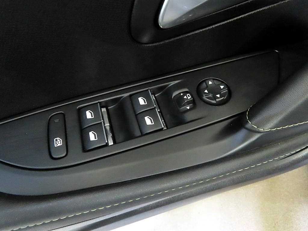 푸조 208 e-208 알뤼르 이미지 13
