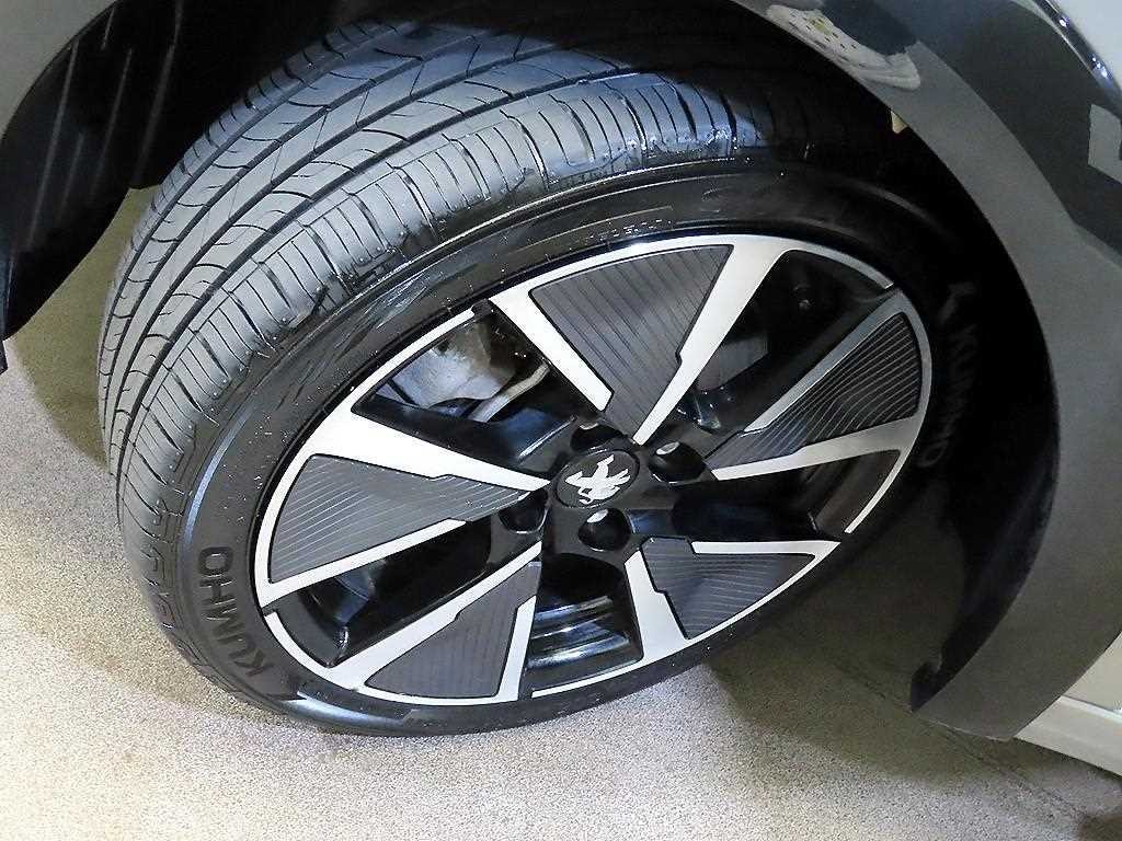 푸조 208 e-208 알뤼르 이미지 19