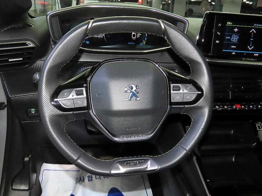 푸조 208 e-208 알뤼르 이미지 8