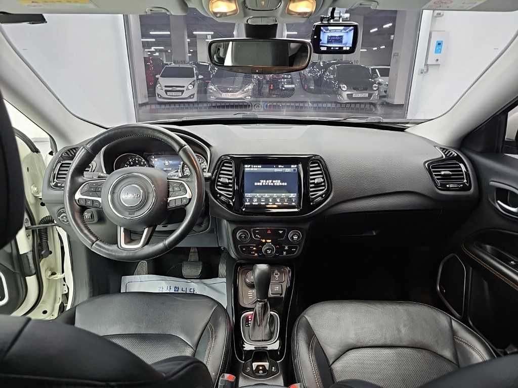 지프 컴패스 컴패스 2세대 2.4 AWD 리미티드 이미지 7
