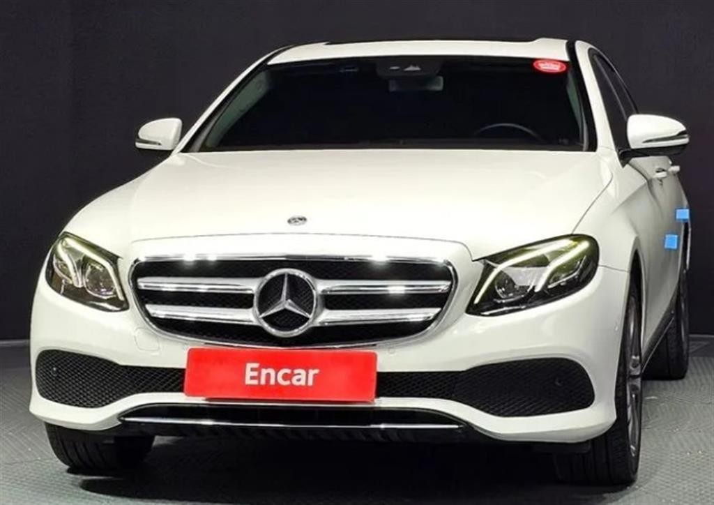벤츠 E 클래스 E-클래스 W213 E220d 아방가르드 이미지 1