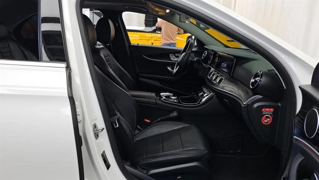 벤츠 E 클래스 E-클래스 W213 E220d 아방가르드 이미지 11