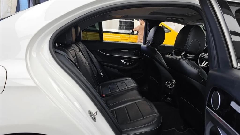 벤츠 E 클래스 E-클래스 W213 E220d 아방가르드 이미지 12