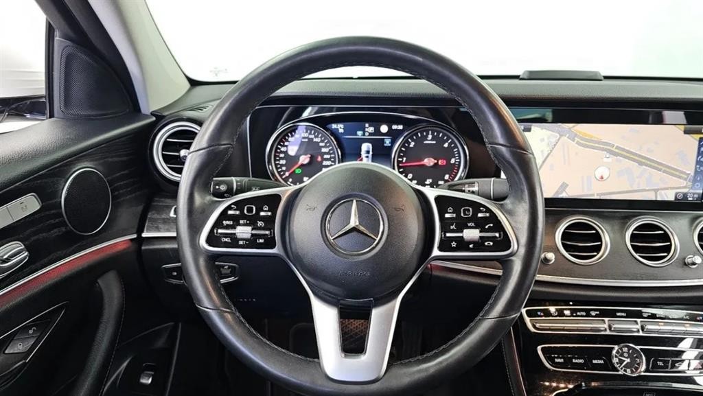 벤츠 E 클래스 E-클래스 W213 E220d 아방가르드 이미지 13