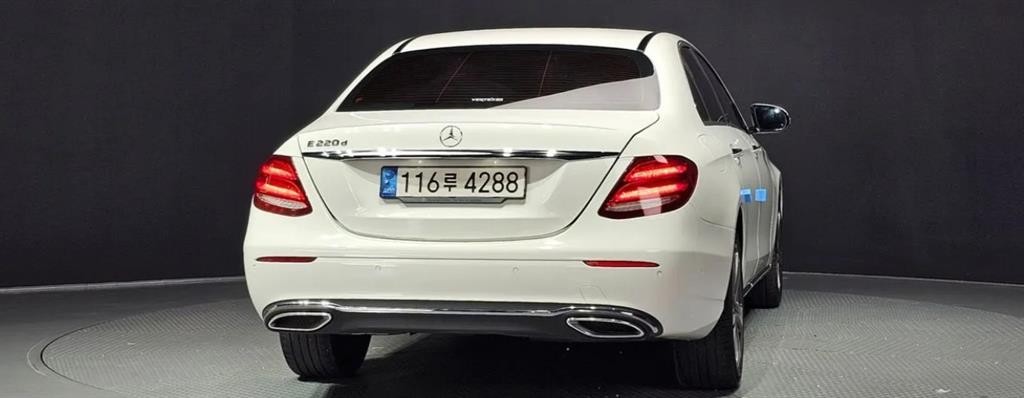 벤츠 E 클래스 E-클래스 W213 E220d 아방가르드 이미지 3