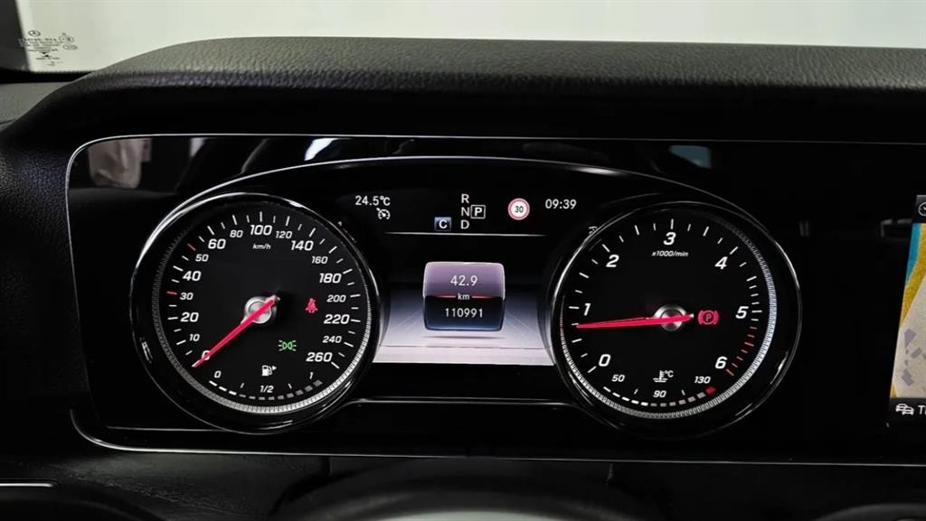 벤츠 E 클래스 E-클래스 W213 E220d 아방가르드 이미지 8