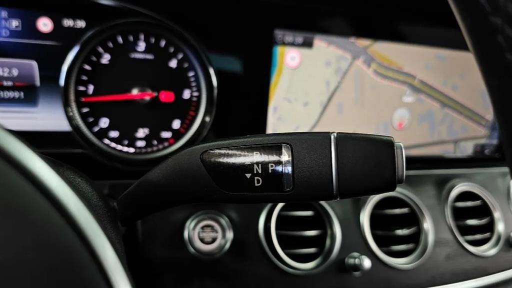벤츠 E 클래스 E-클래스 W213 E220d 아방가르드 이미지 9