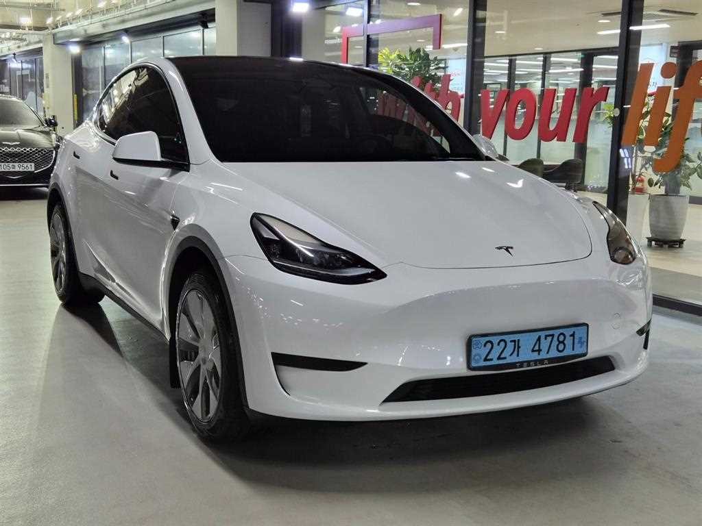 테슬라 모델 Y RWD 이미지 1