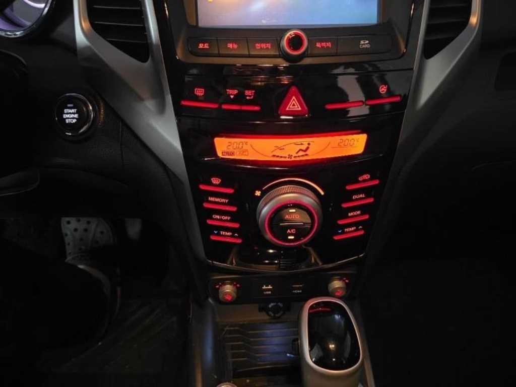 KG모빌리티(쌍용) 티볼리 가솔린 2WD 1.6 VX 이미지 9