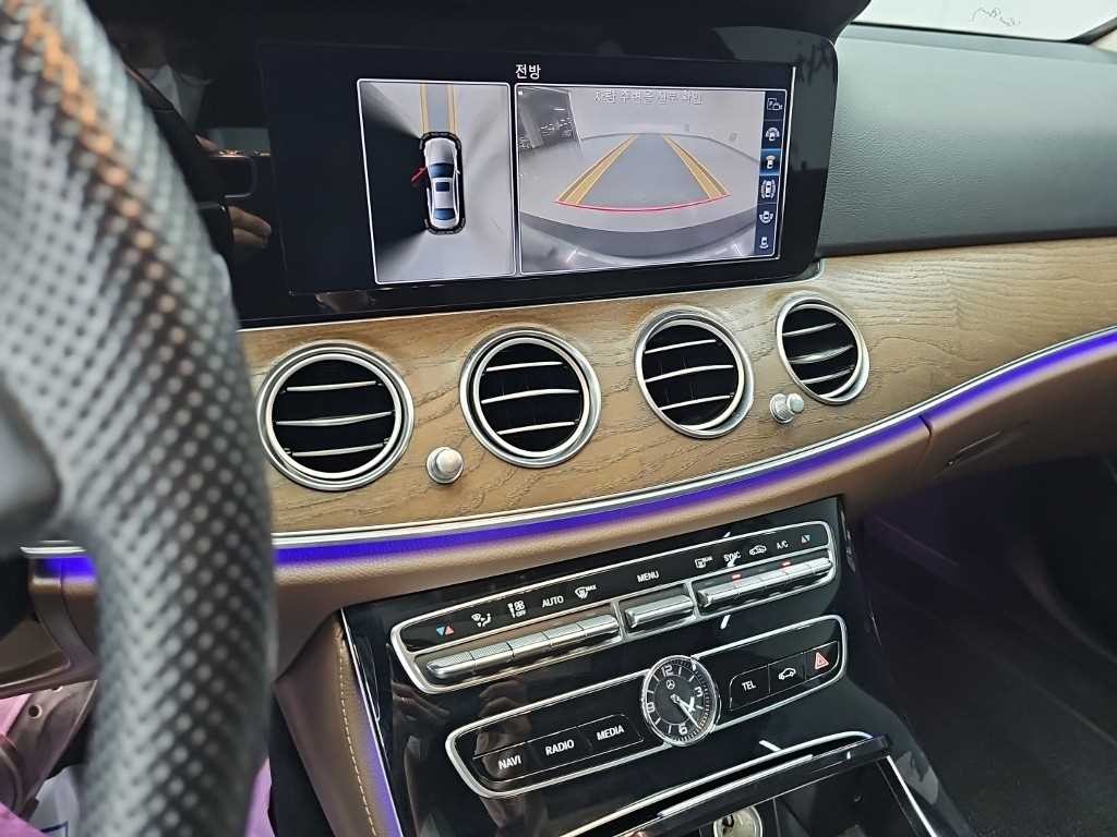 벤츠 E 클래스 E-클래스 W213 E300 4MATIC 익스클루시브 이미지 10