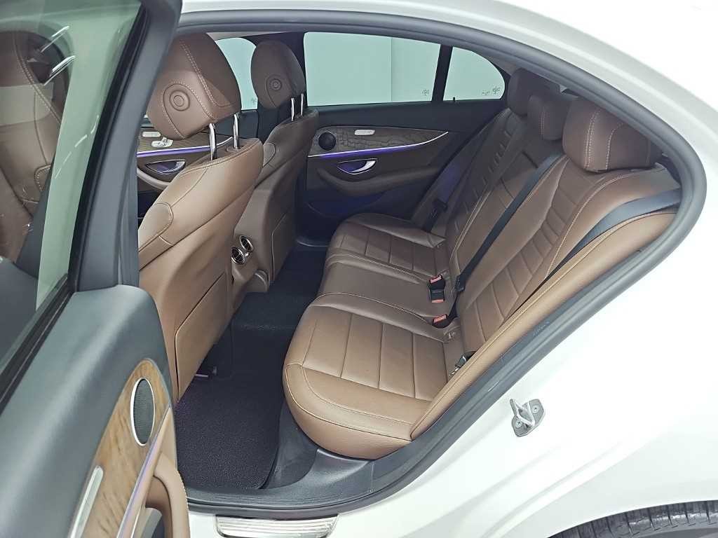 벤츠 E 클래스 E-클래스 W213 E300 4MATIC 익스클루시브 이미지 12